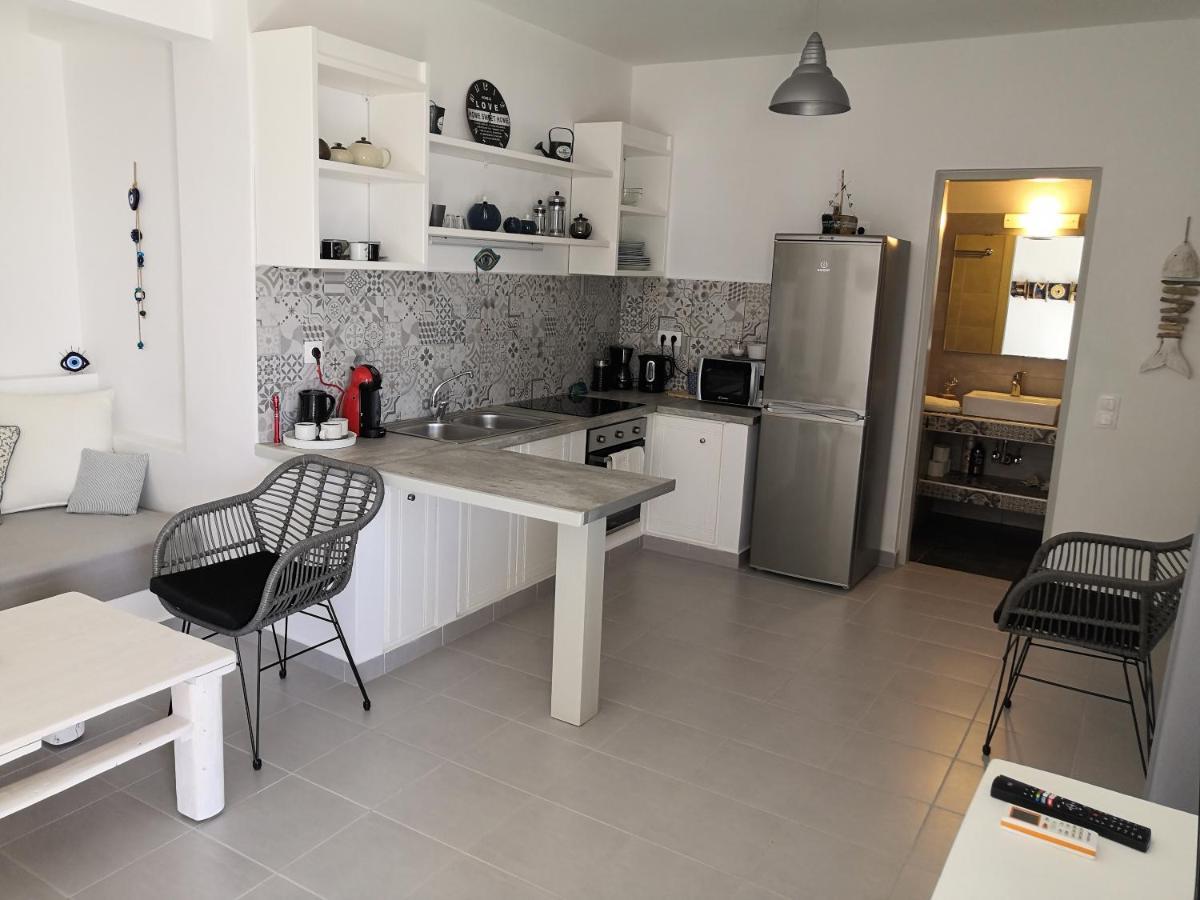 Mariannas House Apartment เนาซา ภายนอก รูปภาพ