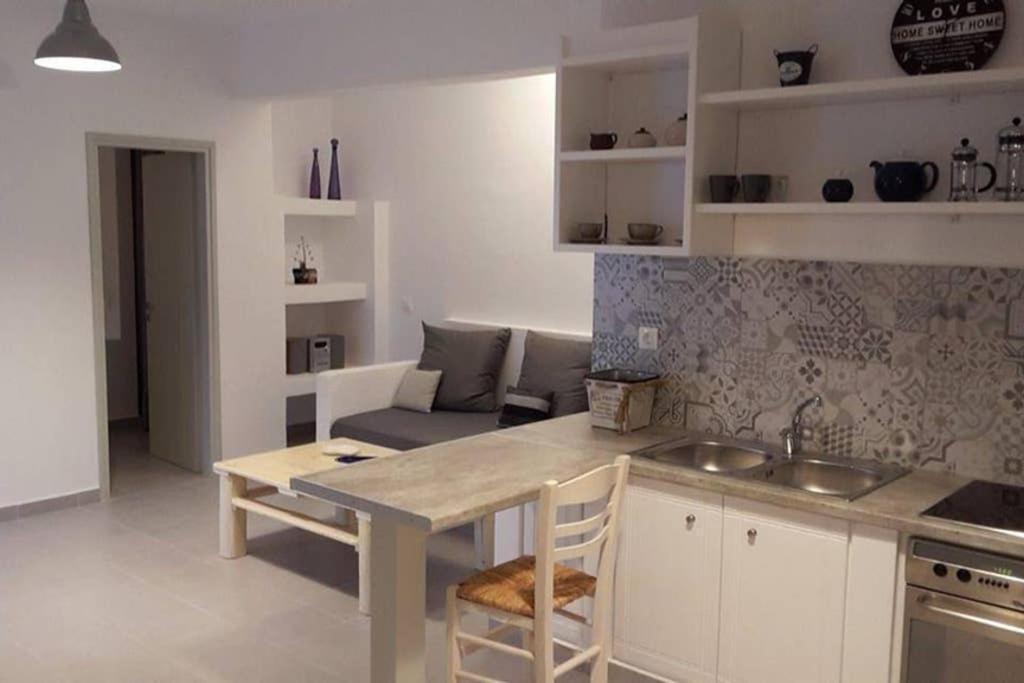 Mariannas House Apartment เนาซา ภายนอก รูปภาพ