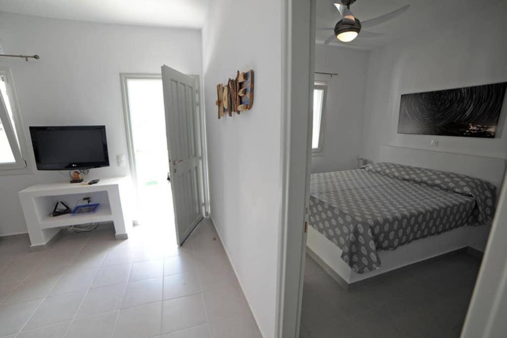 Mariannas House Apartment เนาซา ภายนอก รูปภาพ