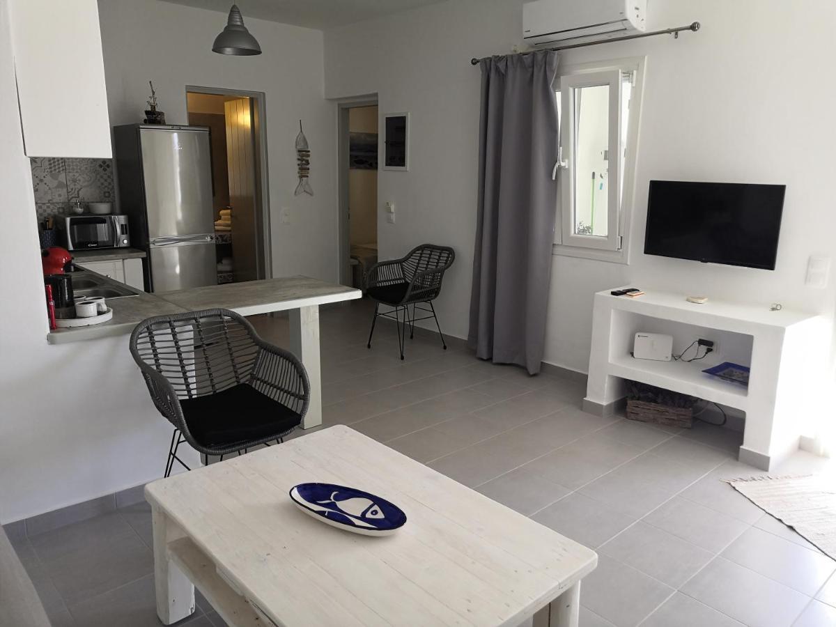 Mariannas House Apartment เนาซา ภายนอก รูปภาพ