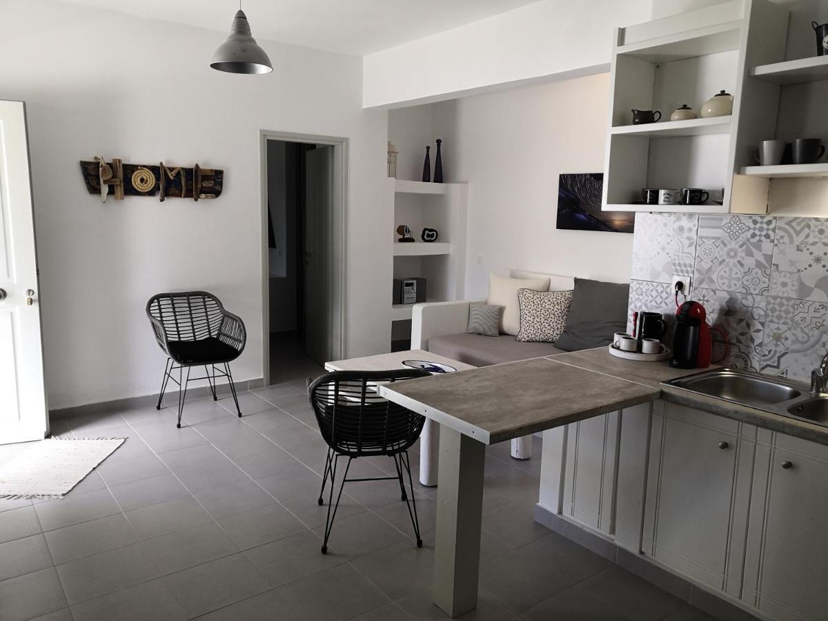 Mariannas House Apartment เนาซา ภายนอก รูปภาพ