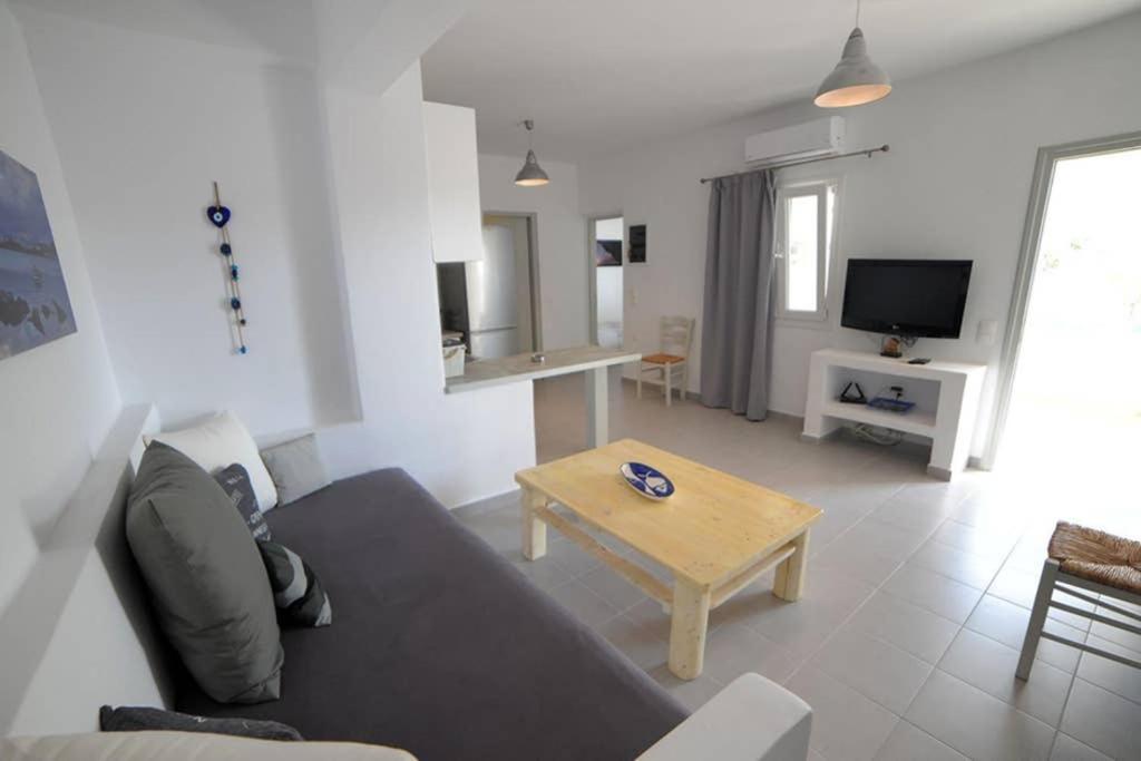 Mariannas House Apartment เนาซา ภายนอก รูปภาพ